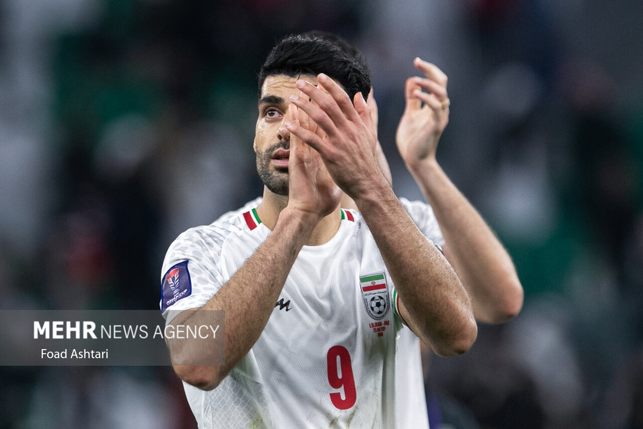 Mehdi Taremi applauding fans in Iran's white shirt after the 2023 Asian Cup.